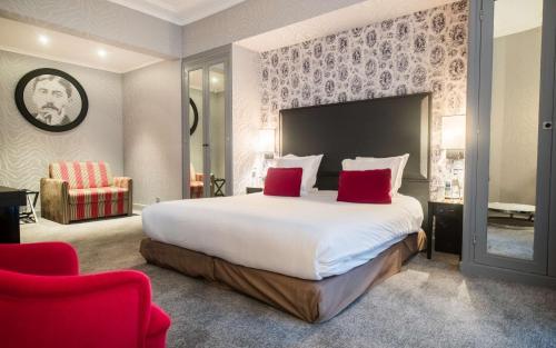 Habitación Deluxe con cama extragrande - Adaptada para personas de movilidad reducida del hotel Maison Astor Paris, Curio Collection By Hilton