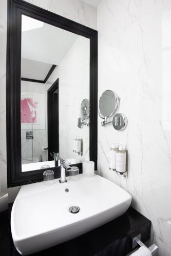 Habitación Individual del hotel Maison Astor Paris, Curio Collection By Hilton. Foto 1