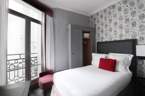 Habitación Individual del hotel Maison Astor Paris, Curio Collection By Hilton. Foto 3
