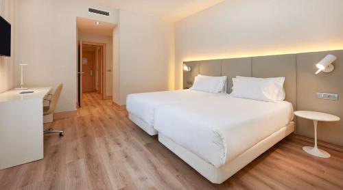 Habitación Doble Estándar - 1 o 2 camas del hotel NH Bilbao Deusto. Foto 2