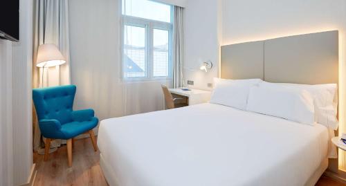 Habitación Doble Estándar - 1 o 2 camas del hotel NH Bilbao Deusto. Foto 3