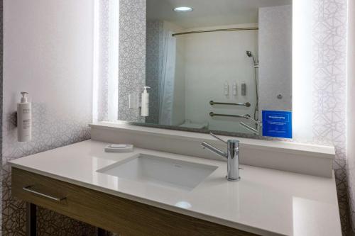 Habitación adaptada para personas de movilidad reducida - 2 camas grandes - No fumadores del hotel Hampton Inn Harriman Woodbury. Foto 1