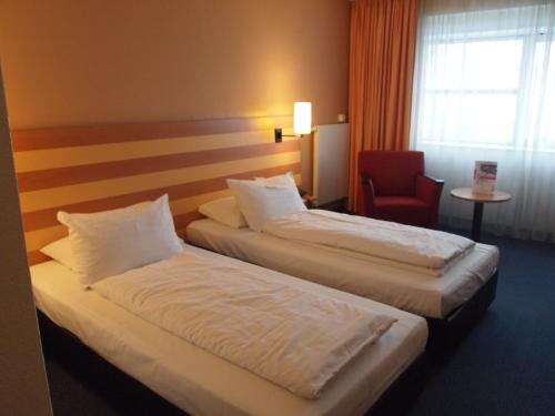 Habitación Doble Estándar - 1 o 2 camas del hotel Intercityhotel Frankfurt Airport. Foto 1