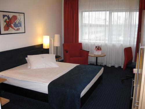 Habitación Doble Business del hotel Intercityhotel Frankfurt Airport. Foto 1