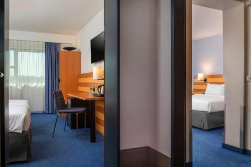 Habitación Familiar del hotel Intercityhotel Frankfurt Airport. Foto 2