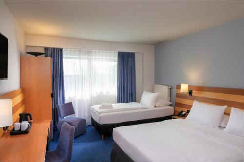 Habitación Familiar del hotel Intercityhotel Frankfurt Airport. Foto 3