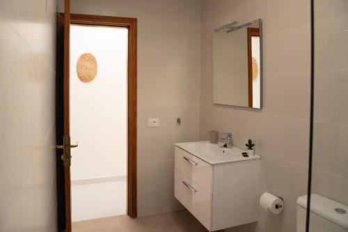 Apartamento Balcón o Terraza Con Cocina 1 habitación Con Vistas Sofá Cama incluido 2 Camas individuales del hotel La Laguneta. Foto 25