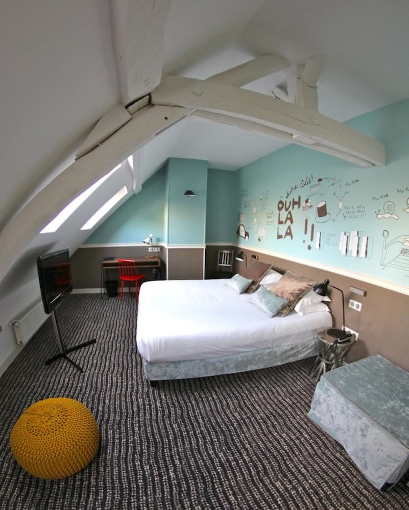 Habitación con vista al Sacré - Cœur del hotel Les Trois Poussins. Foto 2