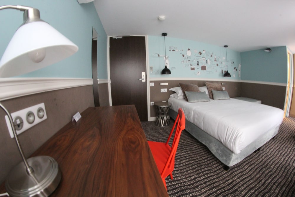 Habitación triple del hotel Les Trois Poussins. Foto 5