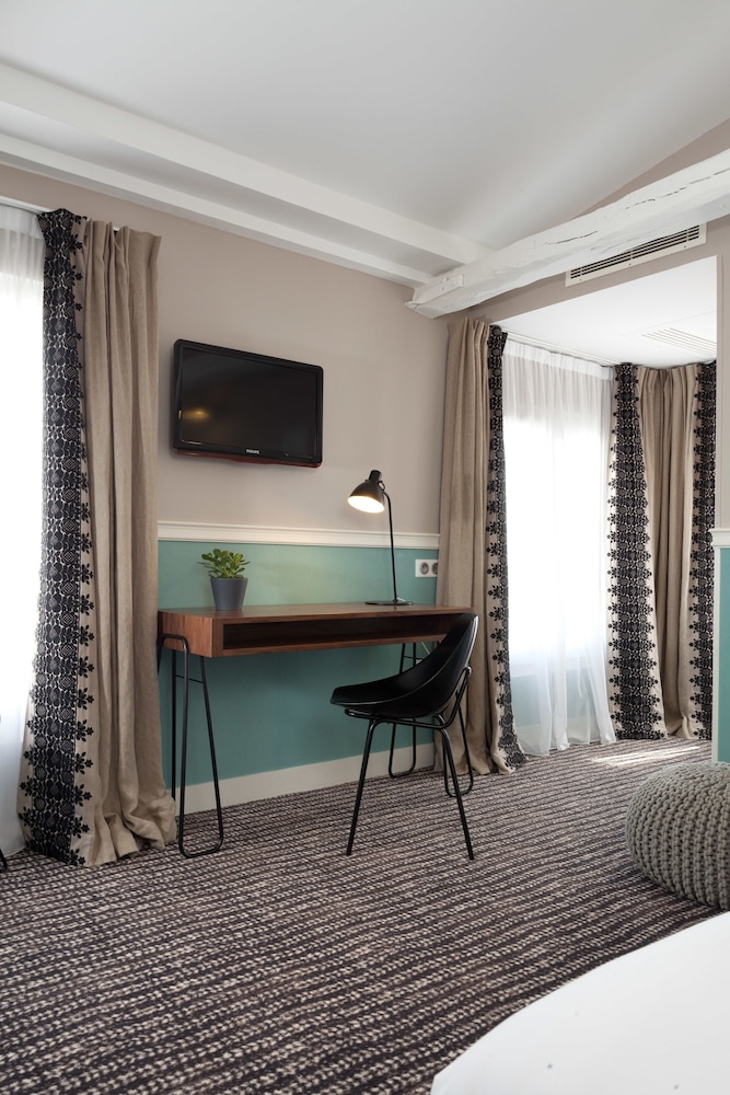 Habitación triple del hotel Les Trois Poussins. Foto 6