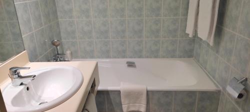 Habitación Doble - 2 camas del hotel Grand Hotel du Havre. Foto 8