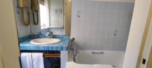 Habitación Doble del hotel Grand Hotel du Havre. Foto 4