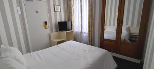 Habitación Doble Superior del hotel Grand Hotel du Havre. Foto 4