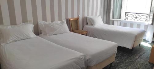 Habitación Triple del hotel Grand Hotel du Havre. Foto 2