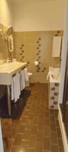 Habitación Triple del hotel Grand Hotel du Havre. Foto 3