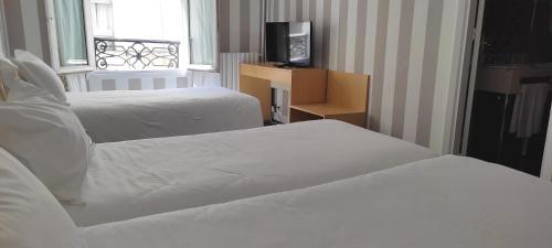 Habitación Triple del hotel Grand Hotel du Havre. Foto 4