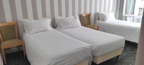 Habitación Triple del hotel Grand Hotel du Havre. Foto 5