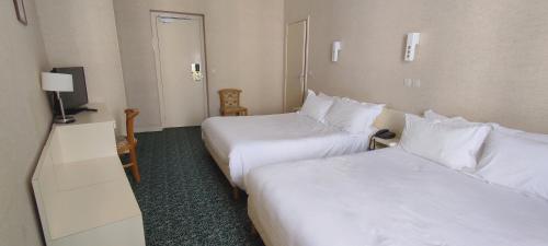 Habitación cuádruple del hotel Grand Hotel du Havre. Foto 4