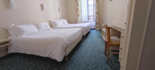 Habitación cuádruple del hotel Grand Hotel du Havre. Foto 6