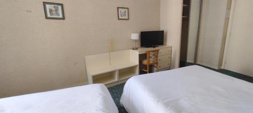 Habitación cuádruple del hotel Grand Hotel du Havre. Foto 7