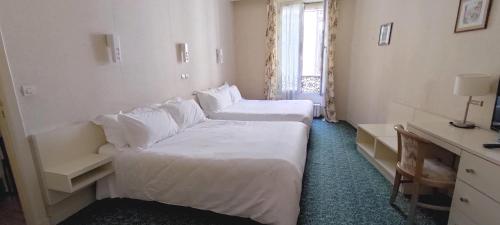 Habitación cuádruple del hotel Grand Hotel du Havre. Foto 9