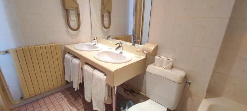 Habitación cuádruple del hotel Grand Hotel du Havre. Foto 11