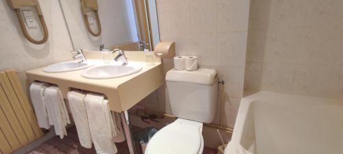 Habitación cuádruple del hotel Grand Hotel du Havre. Foto 13