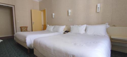 Habitación cuádruple del hotel Grand Hotel du Havre. Foto 14