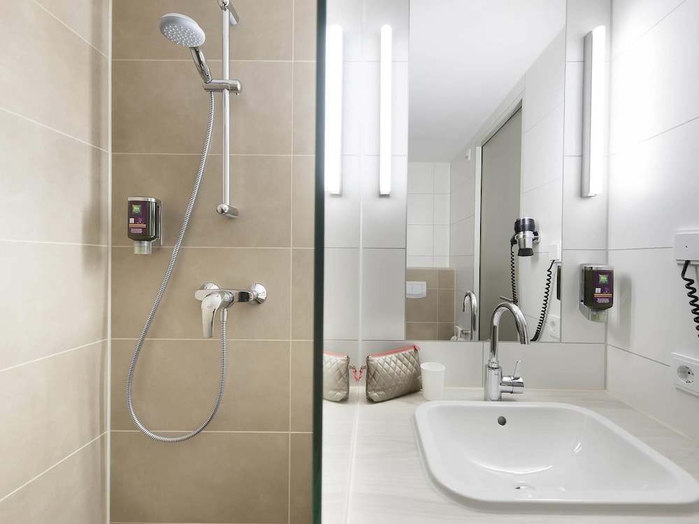 Habitaciones All Comfort con 2 camas individuales del hotel Ibis Styles Konstanz. Foto 4