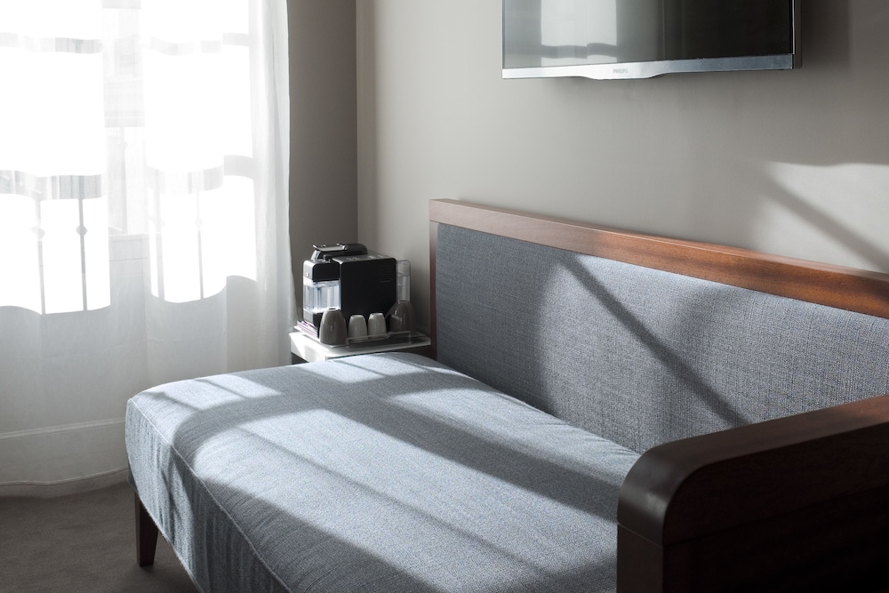 Habitaciones adyacentes, sin comunicacion del hotel Saint Dominique. Foto 2