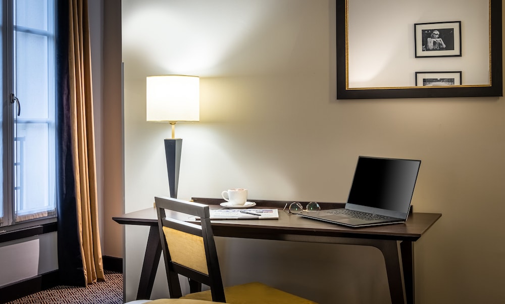 Habitación ejecutiva doble del hotel Hôtel Le Marquis by Inwood Hotels. Foto 6