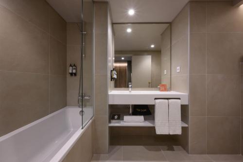 Suite del hotel Coimbra Aeminium, Affiliated By Meliá