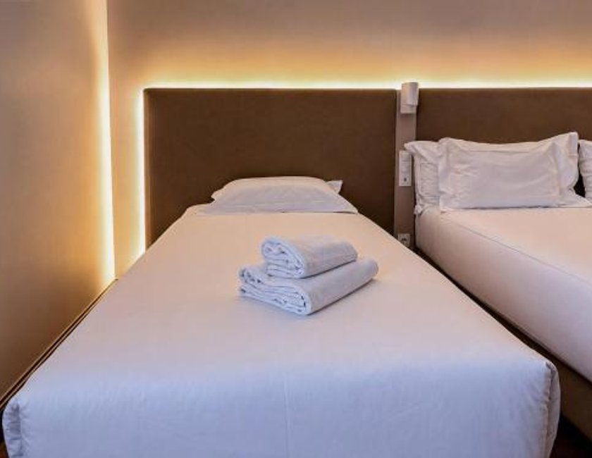 Habitación triple Vista ciudad del hotel Coimbra Aeminium, Affiliated By Meliá. Foto 2