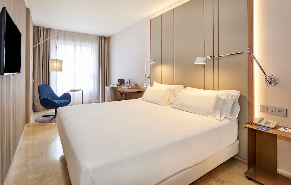 Habitación Triple Estándar del hotel Nh Logroño Herencia Rioja. Foto 1