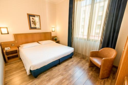Habitación Doble Clásica - 1 o 2 camas del hotel FH55 Grand Hotel Mediterraneo. Foto 3