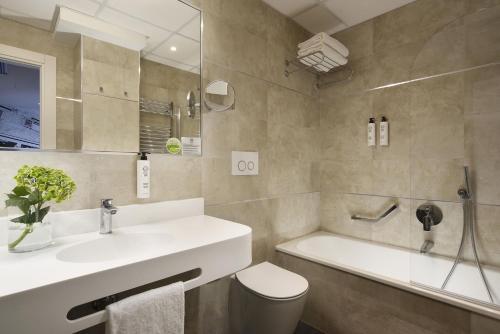 Habitación Doble Superior - 1 o 2 camas del hotel FH55 Grand Hotel Mediterraneo. Foto 5