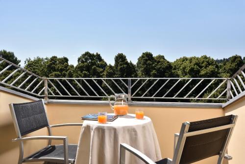 Habitación Doble Deluxe con balcón y vistas del hotel FH55 Grand Hotel Mediterraneo. Foto 2