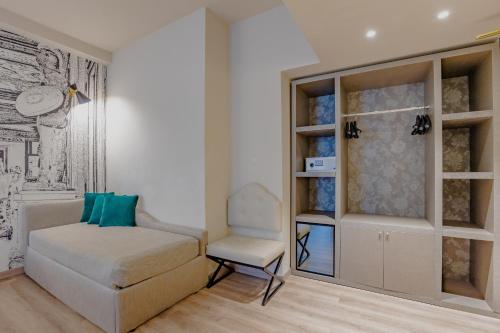 Habitación Triple Executive del hotel FH55 Grand Hotel Mediterraneo. Foto 1