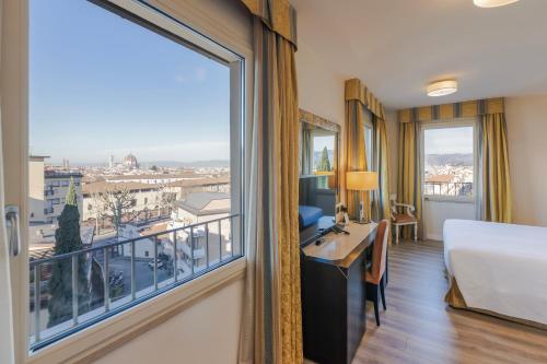 Suite Junior con vistas a la ciudad del hotel FH55 Grand Hotel Mediterraneo