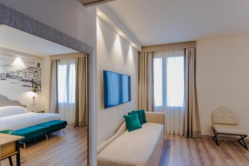 Suite Junior del hotel FH55 Grand Hotel Mediterraneo. Foto 9