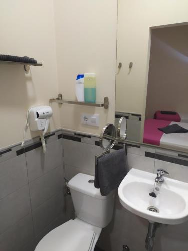 Habitación Familiar con baño privado del hotel Azahar