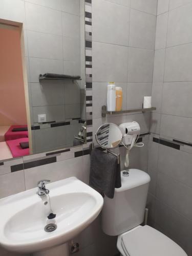 Habitación Doble con baño privado - 2 camas del hotel Azahar. Foto 1