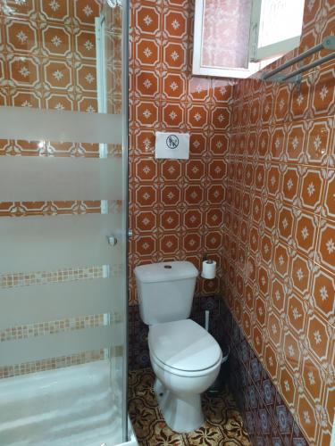 Habitación Triple con baño privado del hotel Azahar. Foto 8