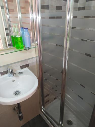 Habitación Doble con baño privado del hotel Azahar. Foto 25