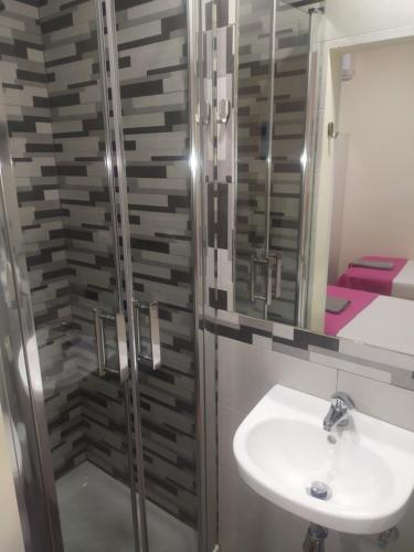 Habitación Doble con baño privado - 2 camas del hotel Azahar. Foto 7