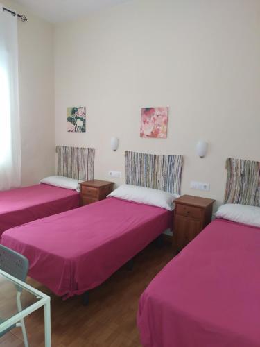 Habitación Triple con baño privado del hotel Azahar. Foto 3