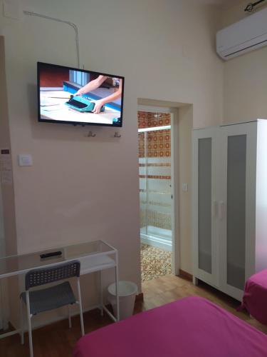 Habitación Triple con baño privado del hotel Azahar. Foto 4