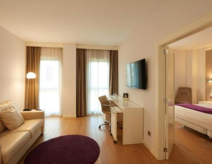 Suite Junior del hotel Sercotel Amistad Murcia. Foto 2