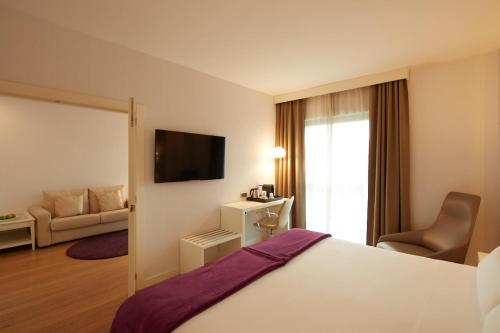 Suite Junior del hotel Sercotel Amistad Murcia. Foto 6