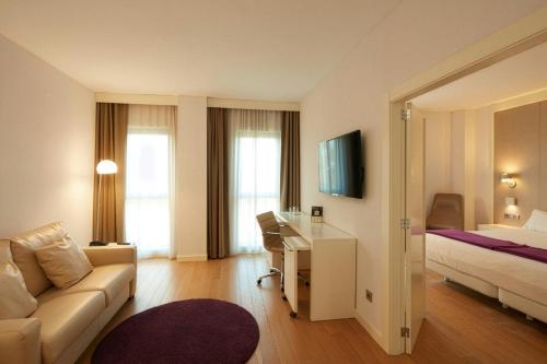 Suite Junior del hotel Sercotel Amistad Murcia. Foto 7
